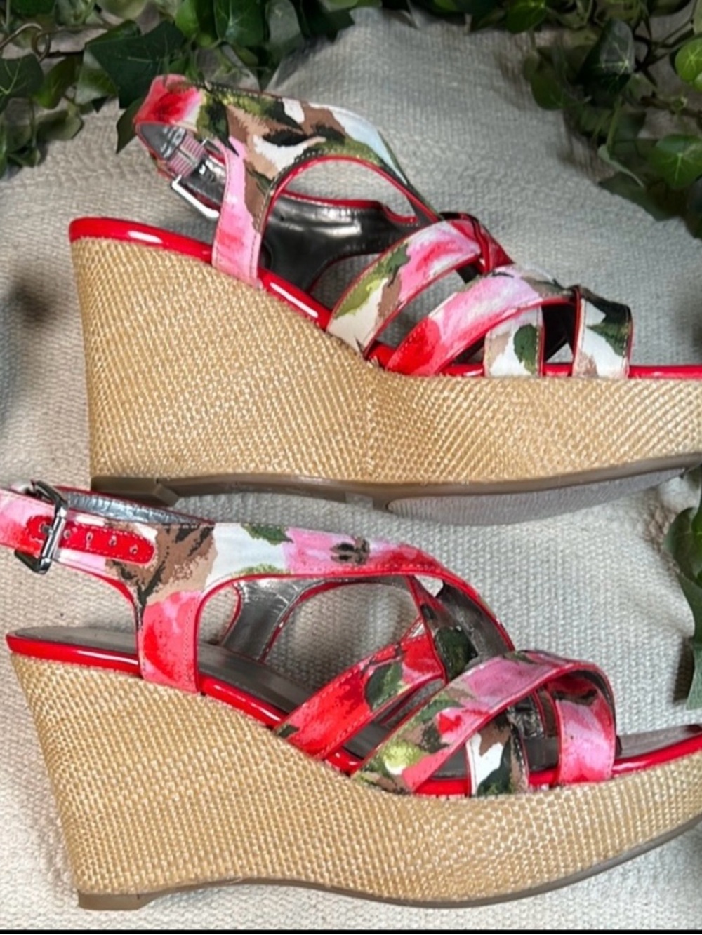 👡Marc Fisher Red and Pink Strappy Platform Wedges Sandals